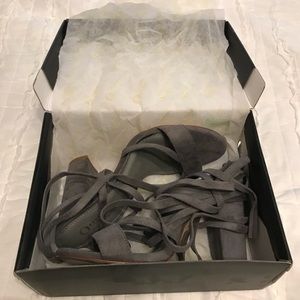 Gorgeous Olivia J Suede Heels Sz8